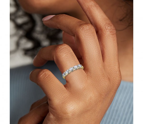 Five Oval East West Band (.74ct.tw.)