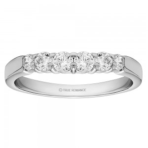 Round Cut Center Diamond Classic Semi Mount Engagement Ring